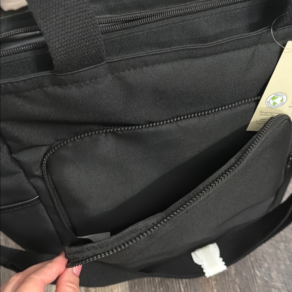 No Boundaries Black cooler Tote - Picture 4 of 10